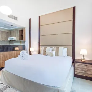 Bnbmehomes - Cosy Downtown Apt W Balcony Near Metro Station -1710 , دبي الإمارات العربية المتحدة